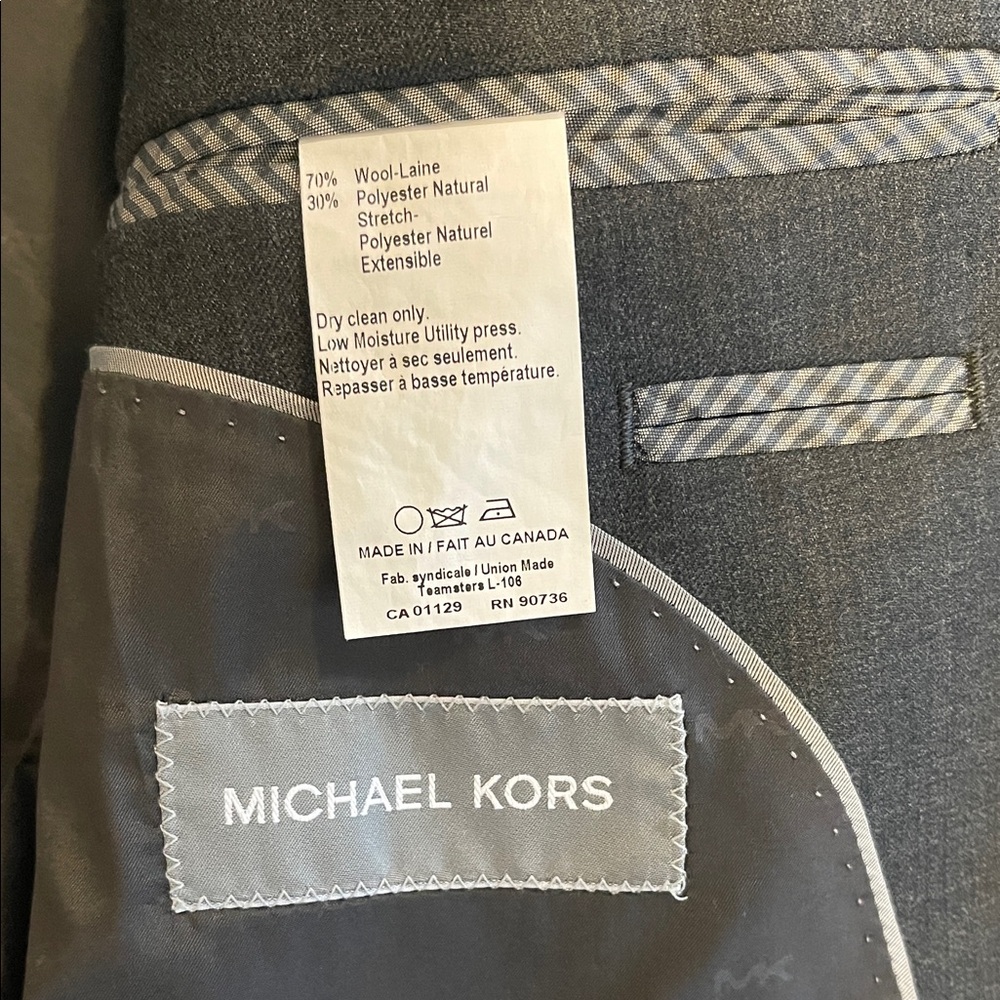 Classic Men's Gray Suit - Picture 2 of 5